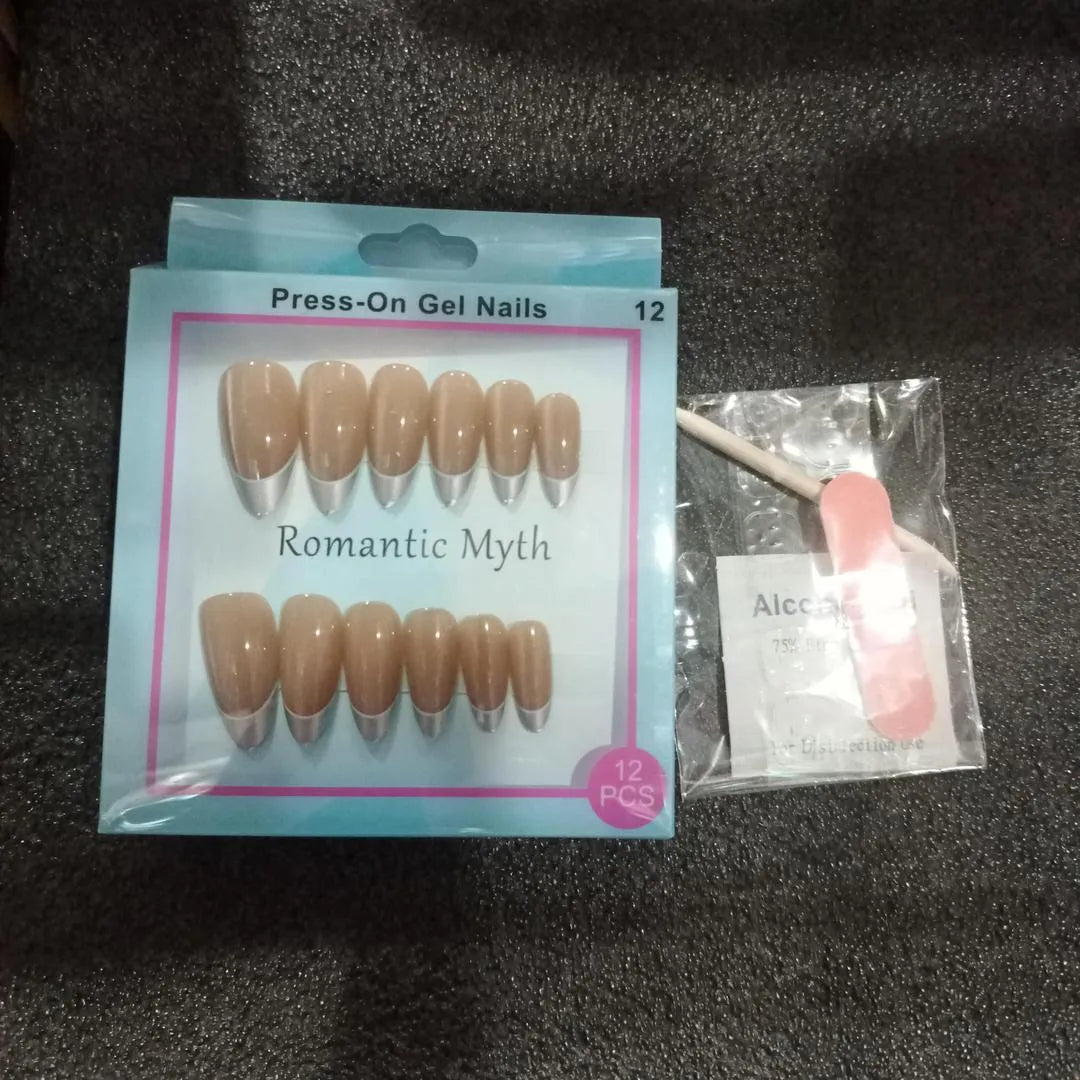 12 pcs of Press-on nails Set Stylish, Reusable, Easy To Apply